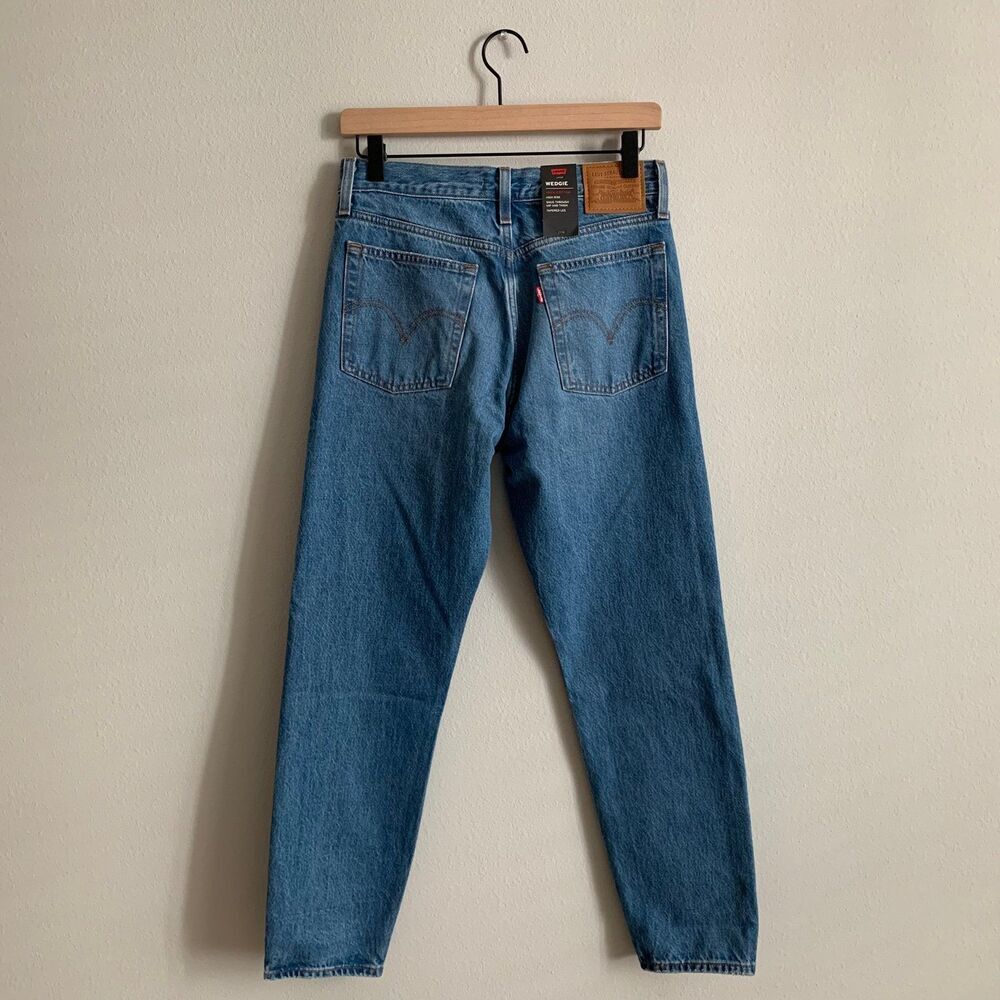 Aritzia Levi’s Wedgie High Rise Jeans size 27 - Picture 2 of 6